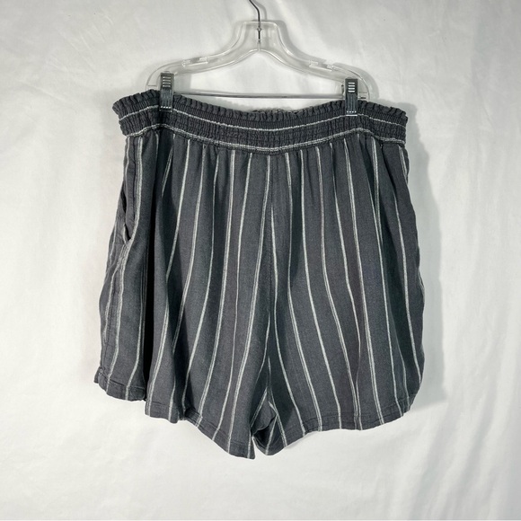Universal Thread Gray & Beige Linen Blend high Smocked Waist Casual Shorts Large - Picture 3 of 5